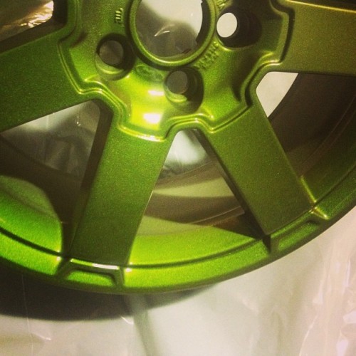 Chameleon green,, something a little different #wheel refurb #winterprotection#peelablepaints#liquidwrap#belfast#